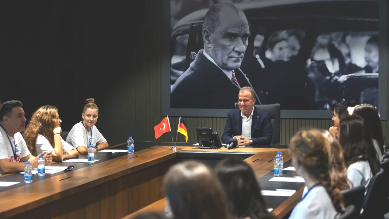 Başkan Seçer, Almanya'dan Gelen Öğrencilerle Keyifli Buluşma Gerçekleştirdi